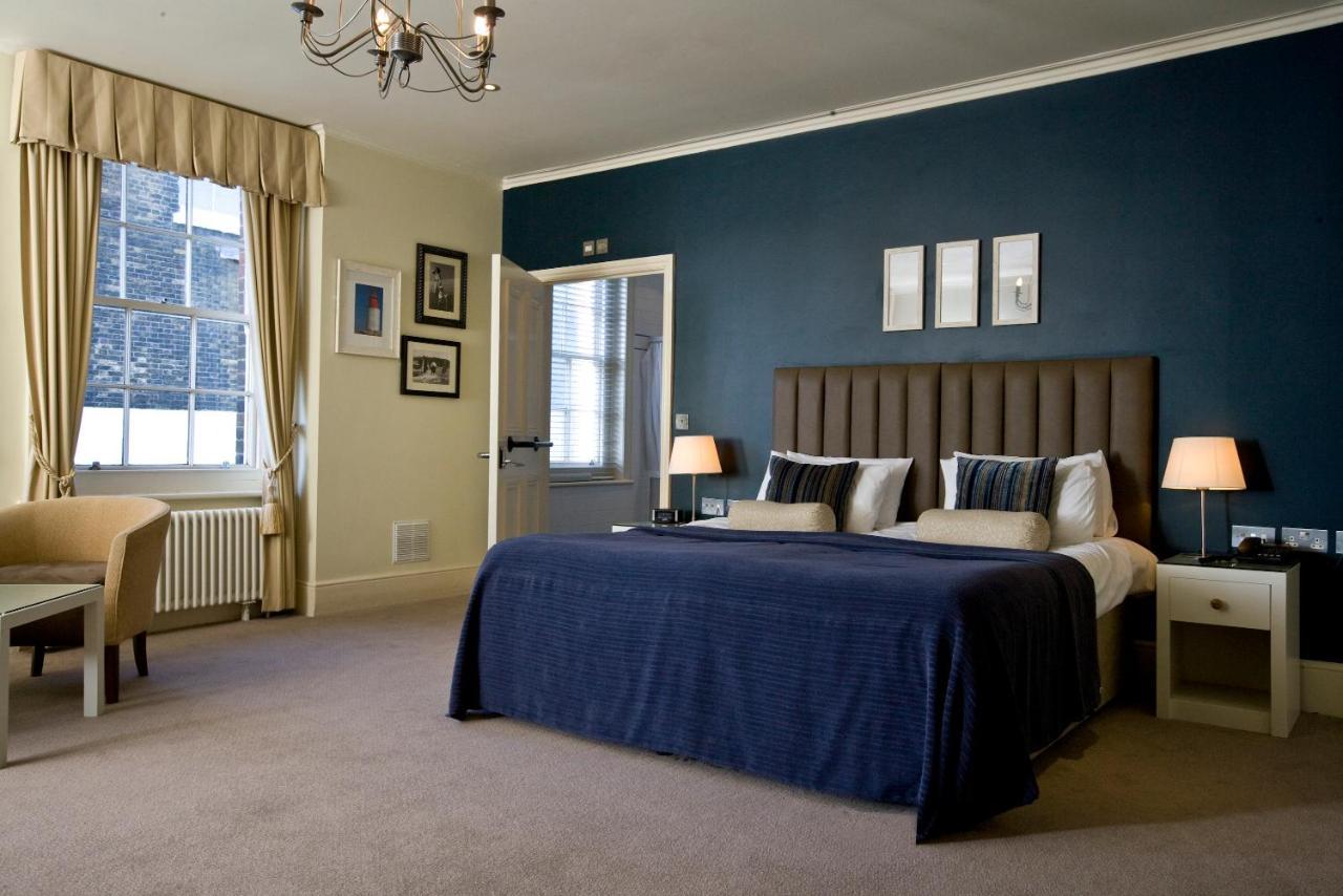 Royal Hotel Дийл Екстериор снимка